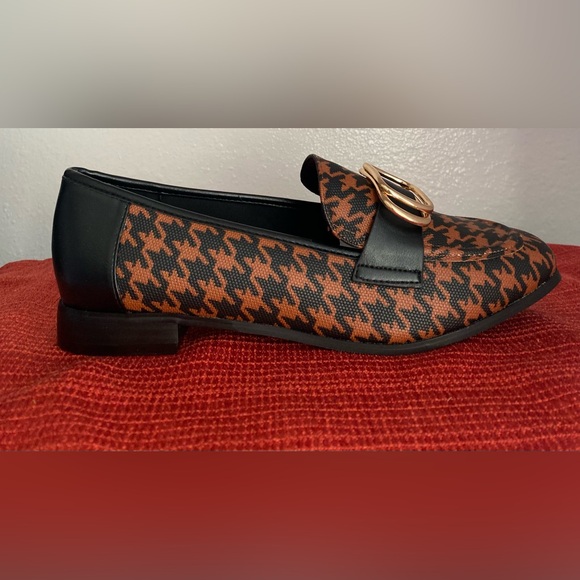 NY AND COMPANY.. WOMENS Brown Houndstooth Loafers with Gold Buckle - Picture 4 of 16